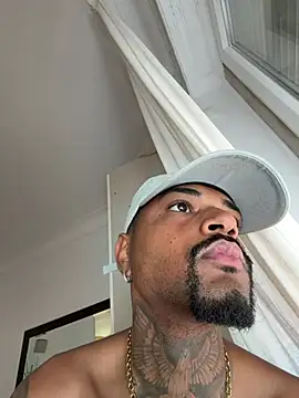 THEUS22 live XXX chat