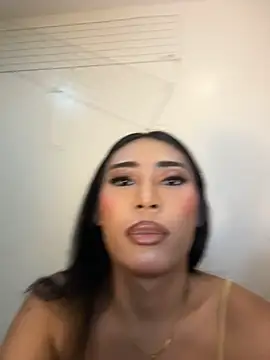 hugecock_tamira Show Webcam