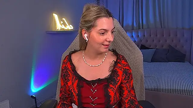 LucreciaStorm XXX чат на живо