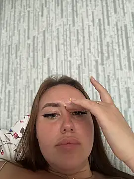 KiraSunshine Chat XXX in diretta