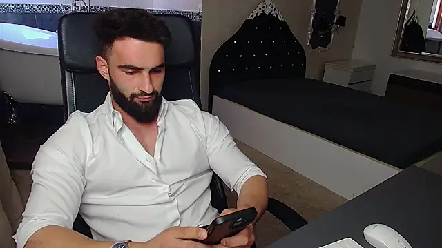 Онлайн чат XXX MicahLane
