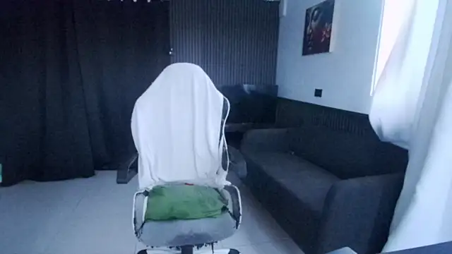 YourHotGreg Adlı Modelin Canlı XXX Sohbeti