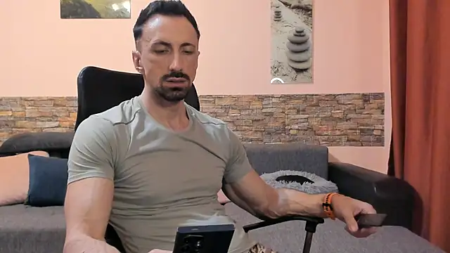 Chat +18 de HotHunkTrainer ao vivo