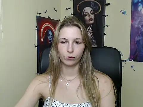 StrangerGi Live XXX-chat