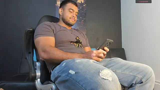 Big_furry_bear13 Webcamshow