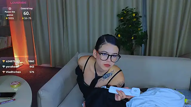 Chatroom XXX en direct de Adetta