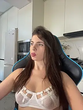 CurlyLara's Live XXX Chat