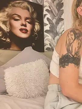 viktoria_davis_ Adlı Modelin Canlı XXX Sohbeti