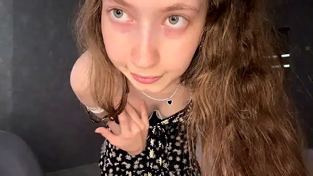Emily_Mur_ Adlı Modelin Canlı XXX Sohbeti