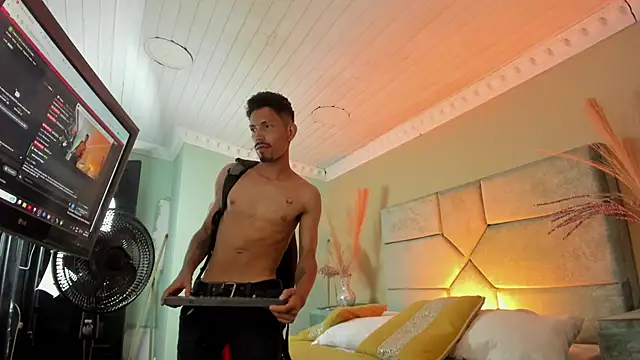Czat XXX na żywo – NoaahTylor