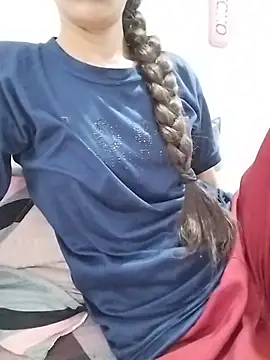 XXX chat uživo modela Cute-Naavya