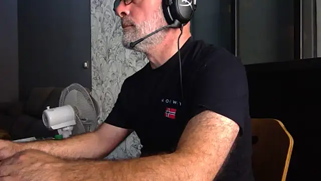 dav8038's Live XXX Chat