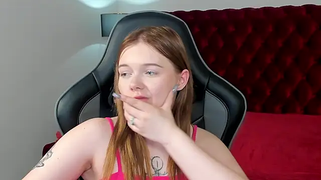 ElinaVale Chat XXX in diretta