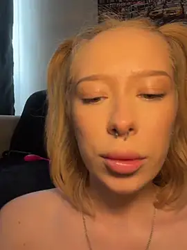 MaryChanXO Adlı Modelin Canlı XXX Sohbeti
