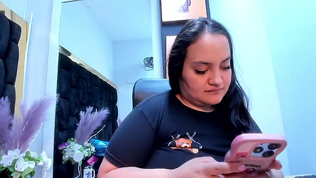 Онлайн чат XXX MiaRouss69