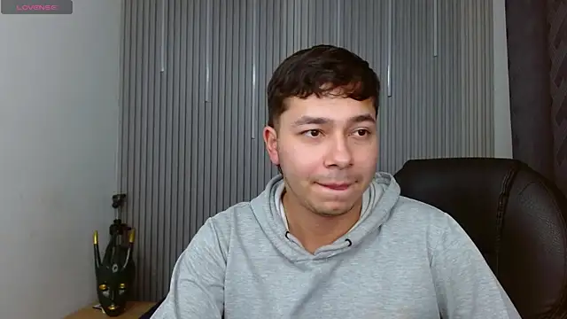 Julian_Smith21 Chat XXX in diretta