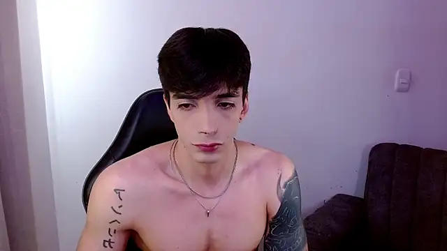 H3ll_B0I Webcam show