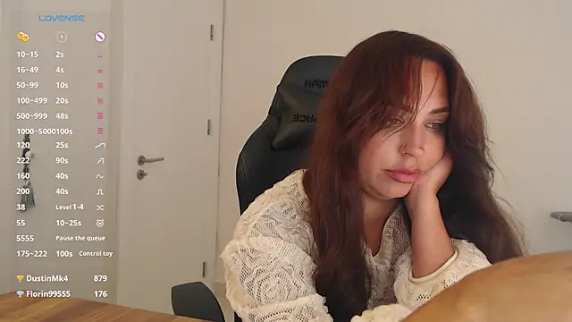 _Just_a_queen_3 Chat XXX live