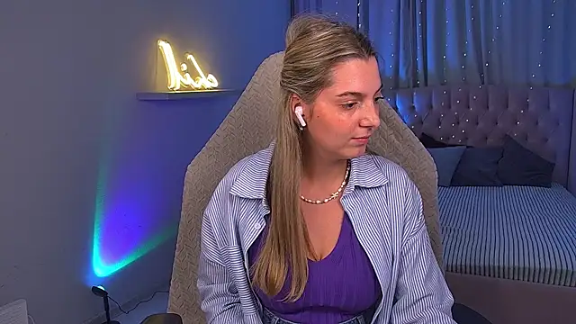 LucreciaStorm – Live XXX-chat