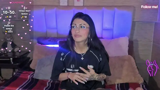 XXX chat uživo modela mia_devine_