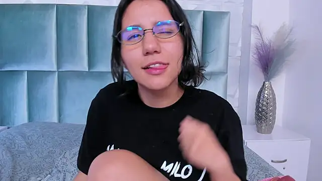 HollyPeach live XXX chat
