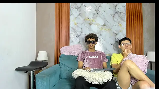 Chat XXX en directo de VERY_HOT_GUYS