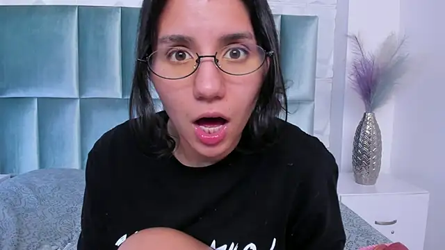 HollyPeach's Live XXX Chat