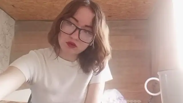 צ'אט XXX בשידור חי של OliviaMoment