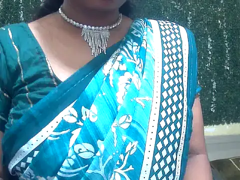 Ruhi_Hotty Chat XXX in diretta