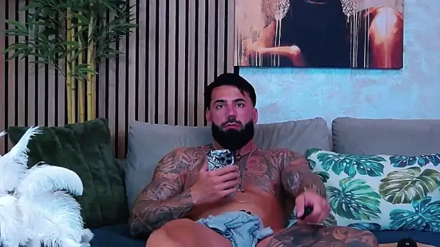 Chat +18 de masterkingofmusclee ao vivo