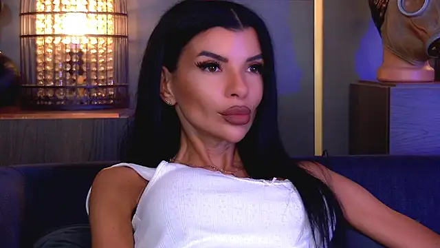 Chat +18 de EleniaDevons ao vivo