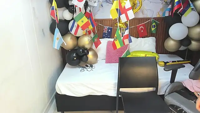 Holly_22's Live XXX Chat