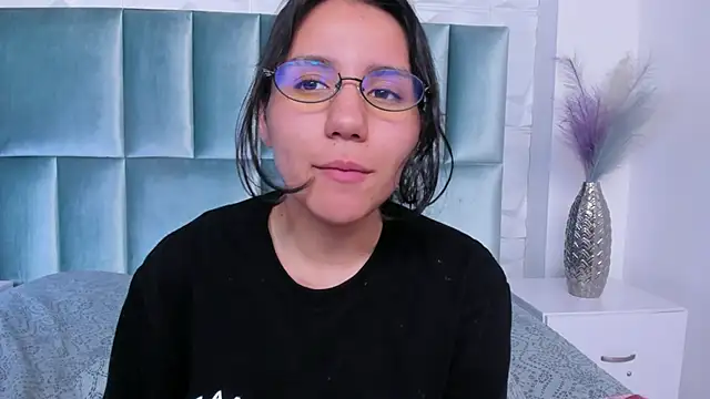 HollyPeach's Live XXX Chat
