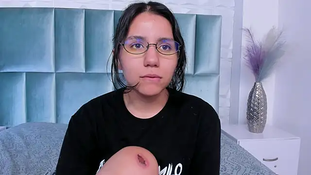 HollyPeach Chat XXX in diretta