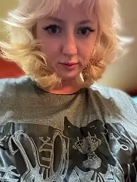 צ'אט XXX בשידור חי של RonnieKiss