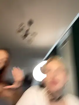 DriveThruCiri élő XXX-chatje