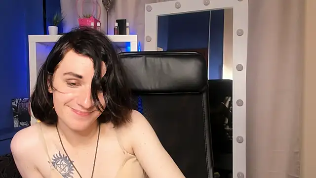 Chat +18 de MickeQuinee ao vivo