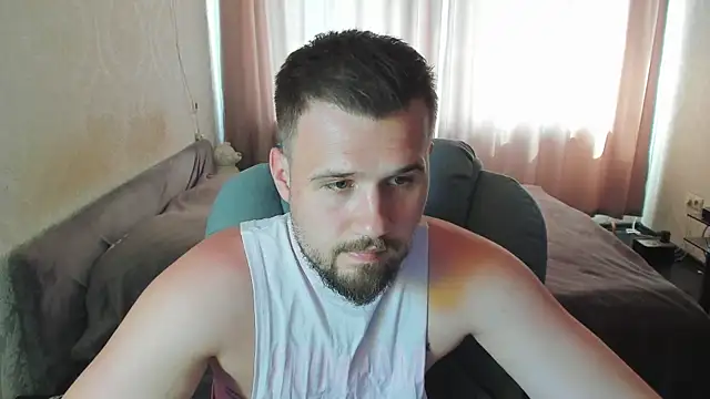 Vladik_b's Live XXX Chat