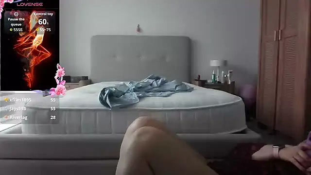 CurvyEllaX's Live XXX Chat