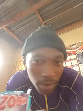 XXX chat uživo modela alphamale25