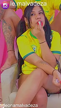 Chat +18 de leonasafira ao vivo