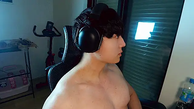 TkcqccのライブXXXチャット
