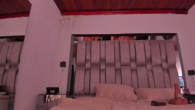 NikkySmiith লাইভ XXX চ্যাট