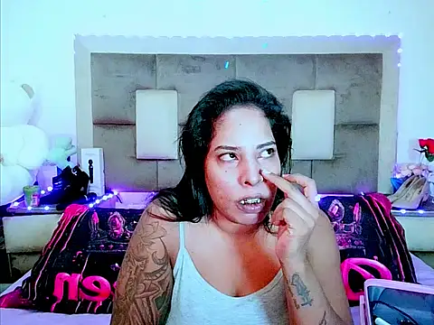 indiantopaz694u's Live XXX Chat