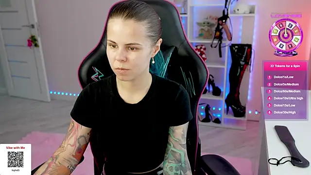 צ'אט XXX בשידור חי של QueenAliceX