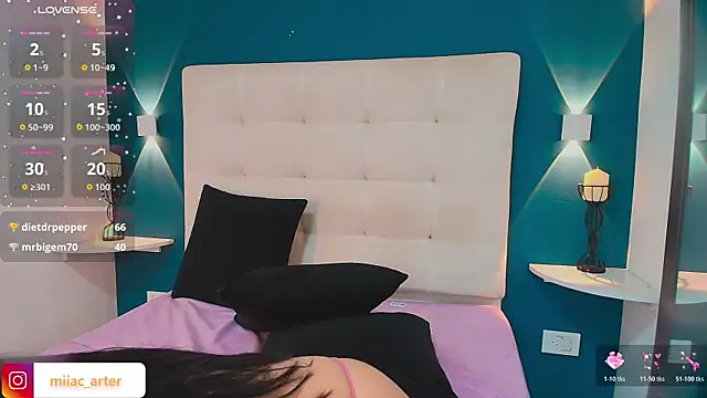 Chat +18 de MiaaCarter_ ao vivo
