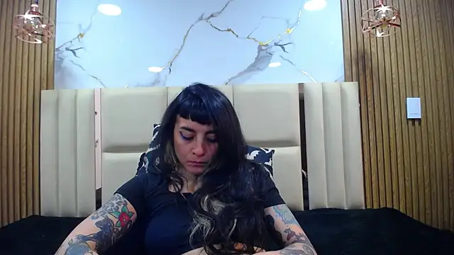 XXX chat uživo modela Naughty_Kittenm