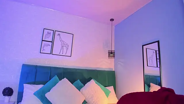 ninna_curly's Live XXX Chat
