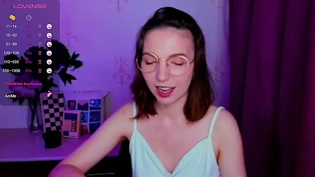 KindHazelHere_ Adlı Modelin Canlı XXX Sohbeti
