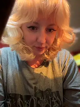 RonnieKiss Adlı Modelin Canlı XXX Sohbeti